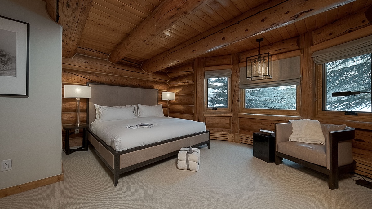 Bedroom 4, Main Level - Thyme king suite