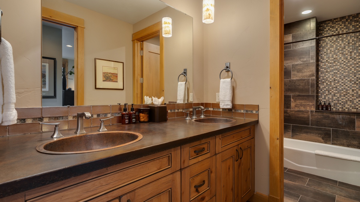 Bedroom 7, Mid-Level, North - Ensuite with double vanity