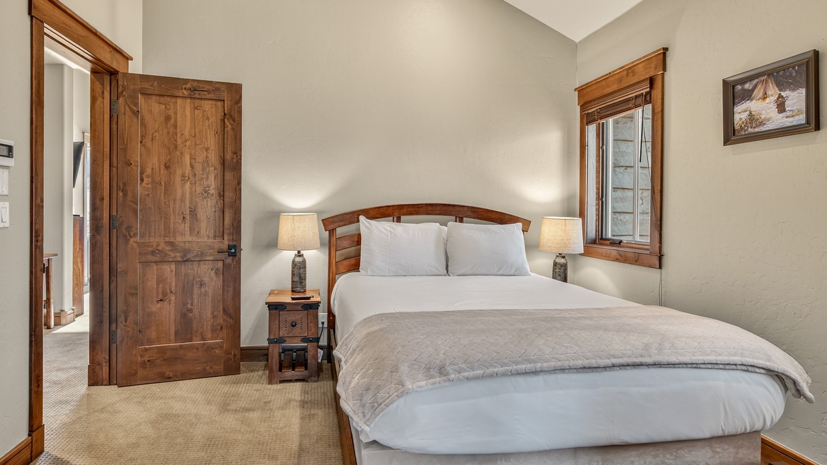 Bedroom 2, Upper Level - Queen suite