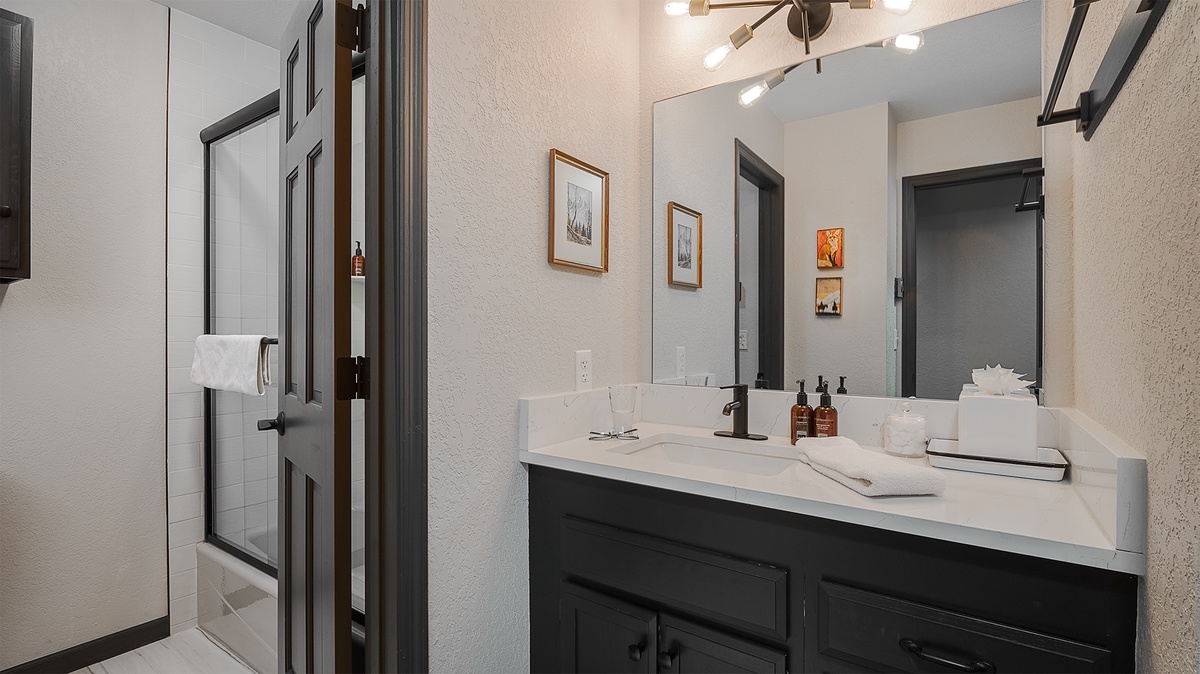 Shared Bathroom, Lower Level - Hall bathroom adjacent to Bedroom 2