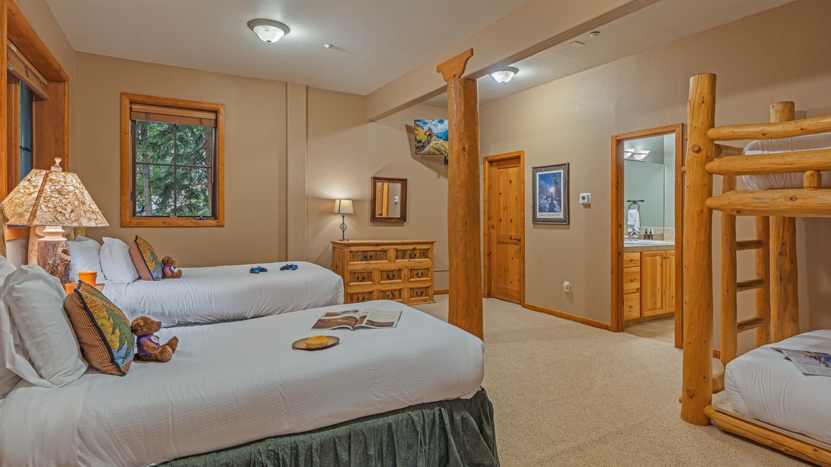 Bedroom 5, Lower Level - Bedroom with twin bunk and two twin beds