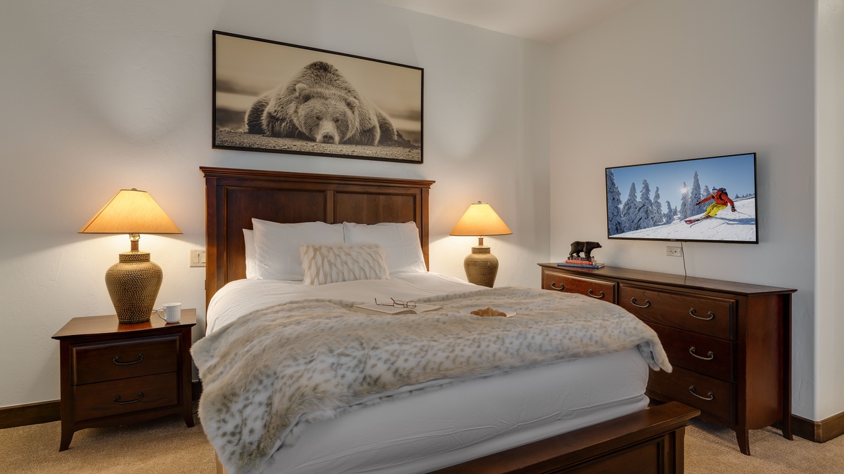 Bedroom 3, Lower Level - Lower level queen suite