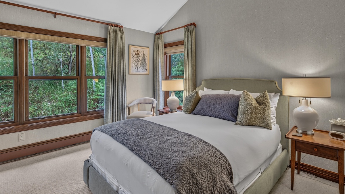 Bedroom 3, Upper Level - Queen bedroom