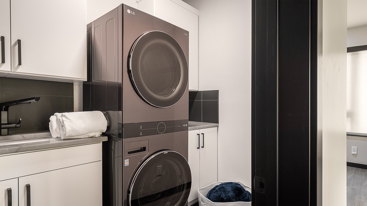 Laundry Room, Mid- Level