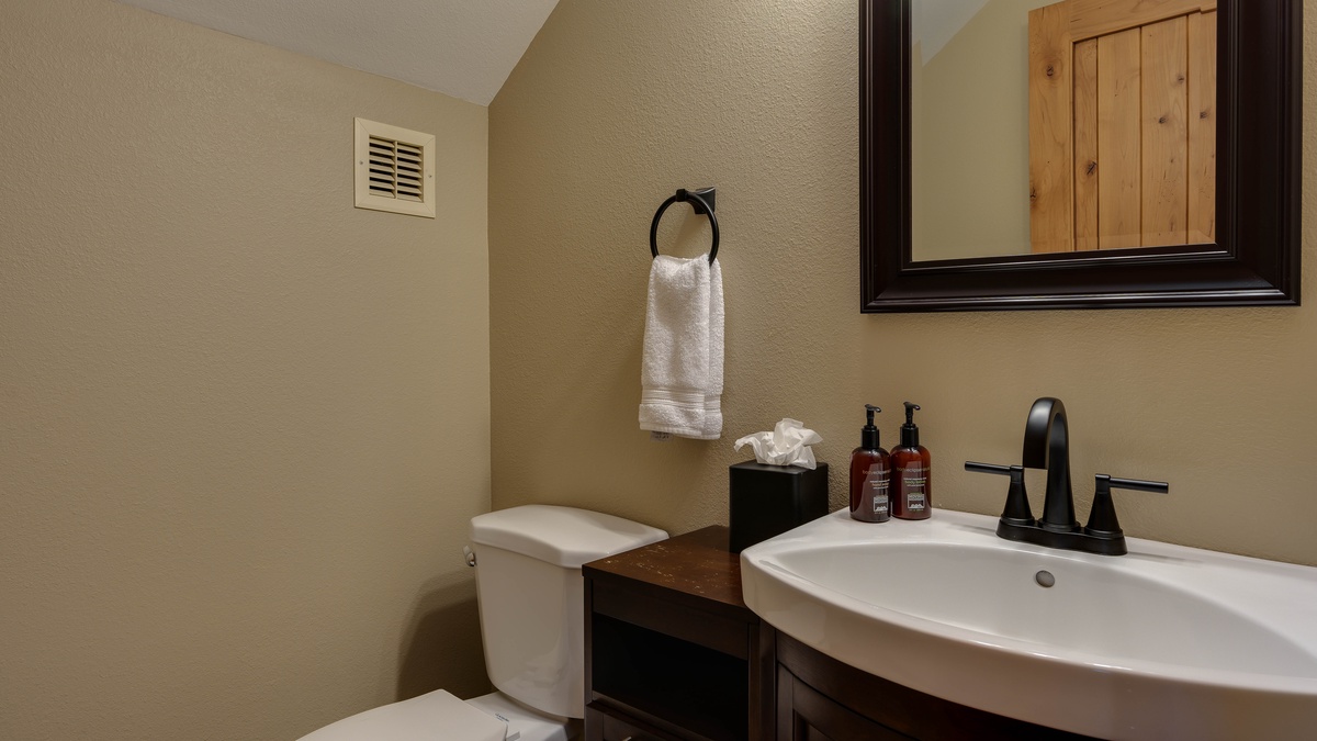 Powder Bath, Lower Level