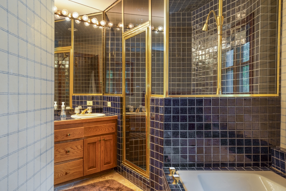 Bedroom 5, Lower Level - Ensuite for king bedroom in lower level apartment