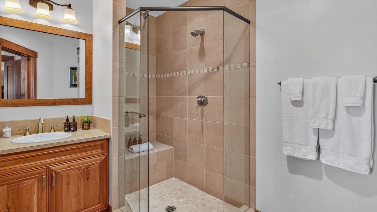 Bedroom 3, Main Level - King ensuite