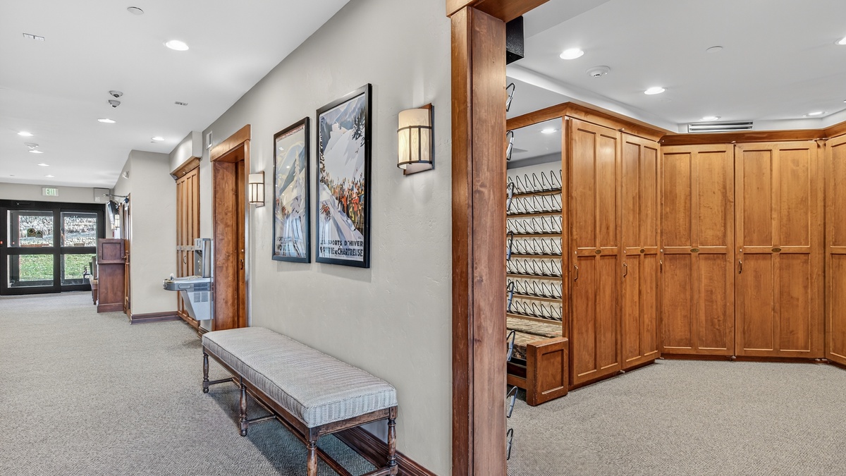 Highlands Slopeside Community Amenity: Ski lockers on main floor with direct ski access