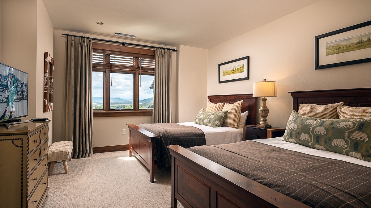 Bedroom 4, Main Level - Two queen beds with mountain views