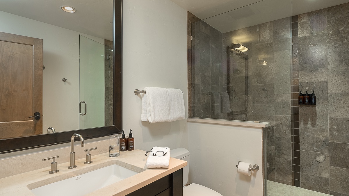 Bedroom 2, Main Level - Ensuite