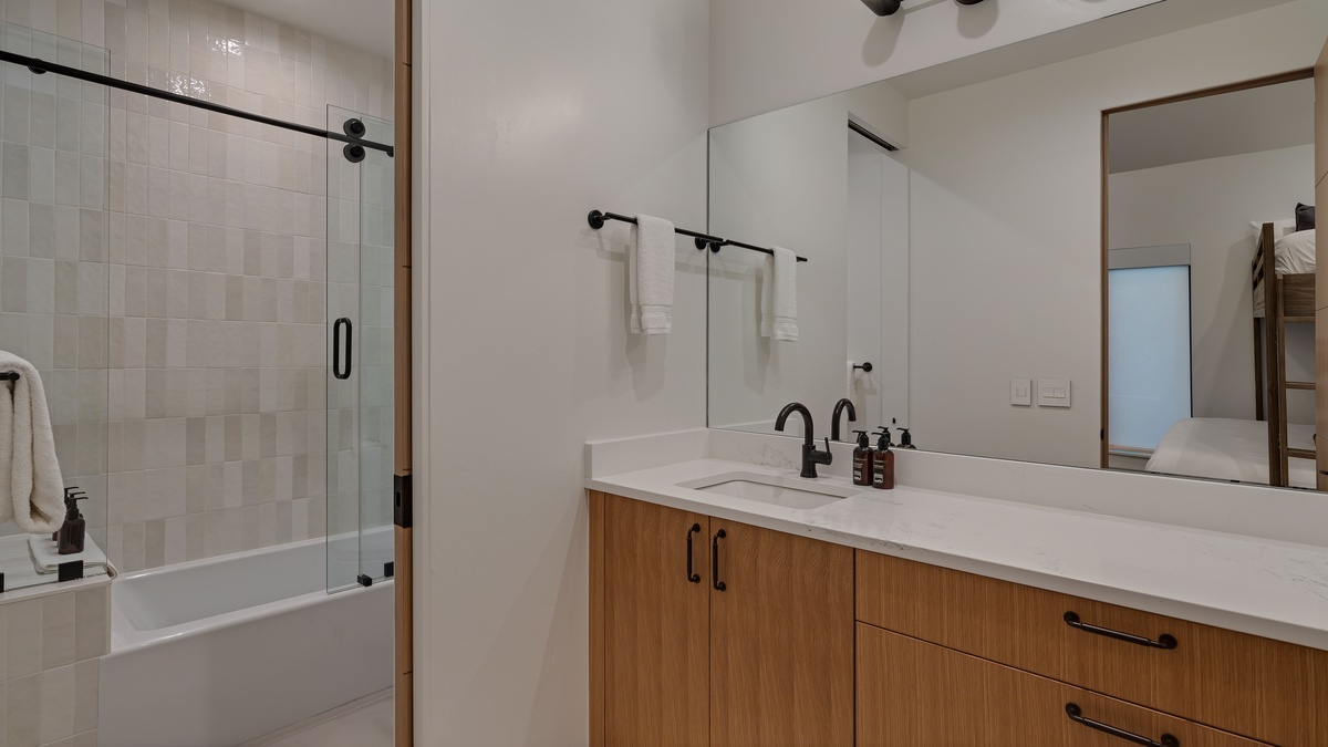 Bedroom 4, Upper Level - Bunkroom ensuite