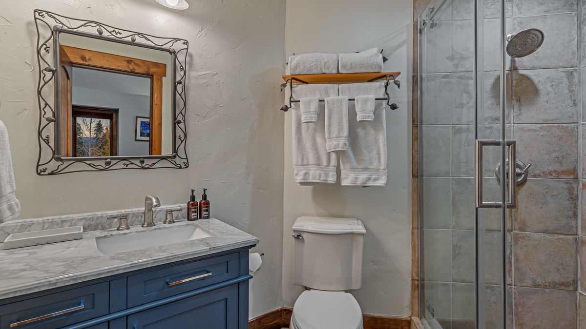 Bedroom 3, Upper Level - King ensuite 2 on upper level