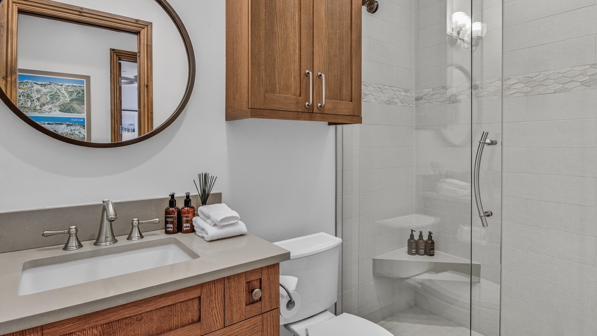 Bedroom 3, Main Level - Shared hall bathroom for common areas and for Bedroom 3