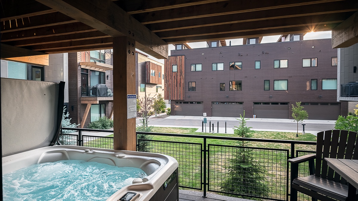 Hot Tub, Lower Level Deck - Covered hot tub