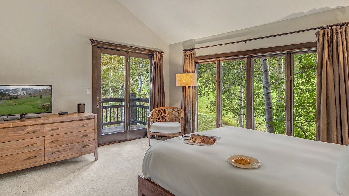 Bedroom 2, Upper Level - Queen bedroom with deck access