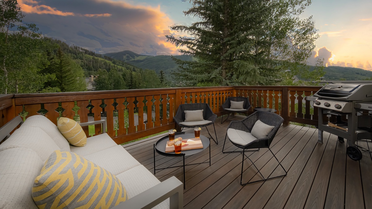 Outdoor grilling deck