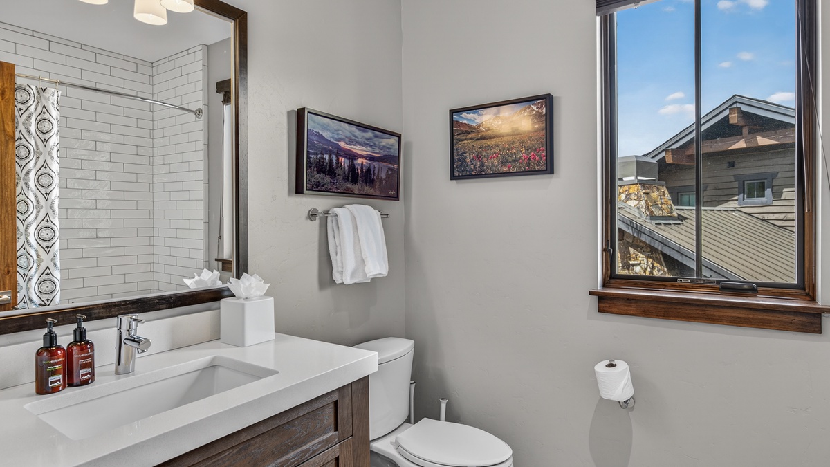 Shared Bathroom, Upper Level - Hall bathroom adjacent to Bedroom 3