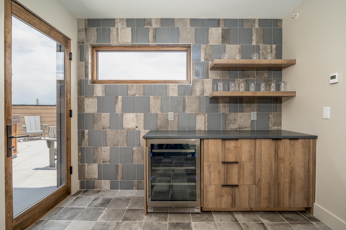 Wet bar by upper deck