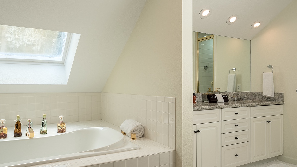 Bedroom 1, Upper Level - Primary ensuite on upper level