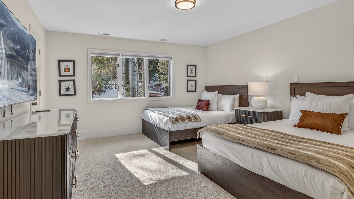 Bedroom 2, Upper Level - Upstairs double bedroom