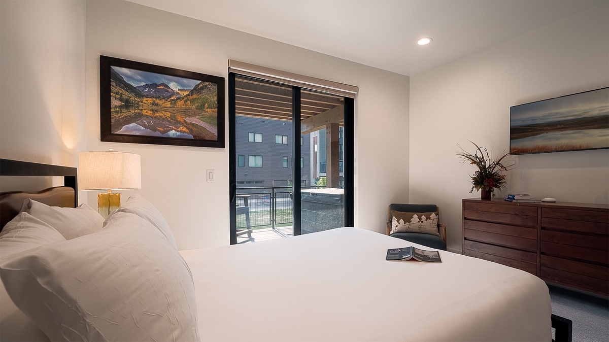 Bedroom 3, Lower Level - Queen bedroom with hot tub access