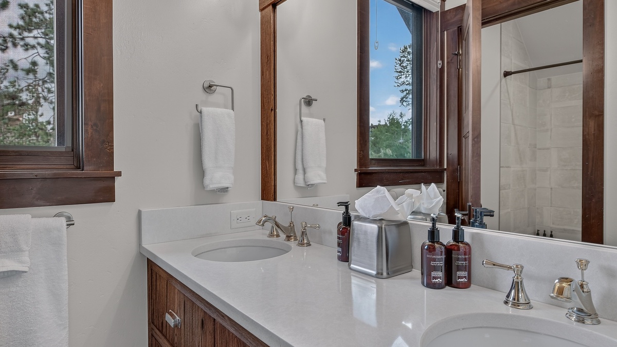 Bedroom 6, Upper Level - Ensuite with double vanity