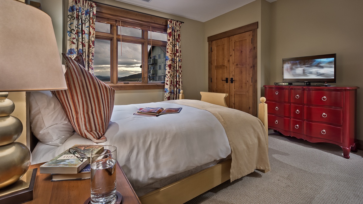 Bedroom 2, Main Level - King suite