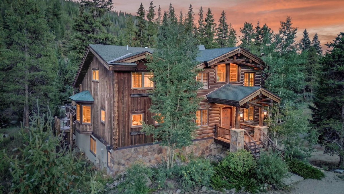 Welcome to Rivertree Lodge!