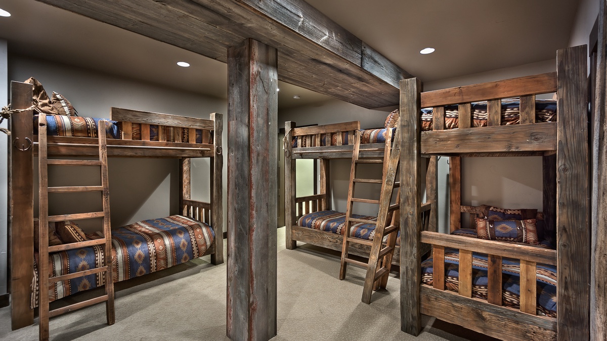 Bunkroom on lower level sleeps 6