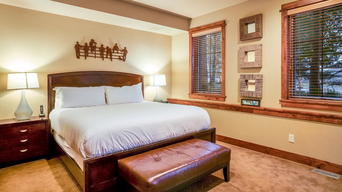 Bedroom 4, Lower Level - King bed