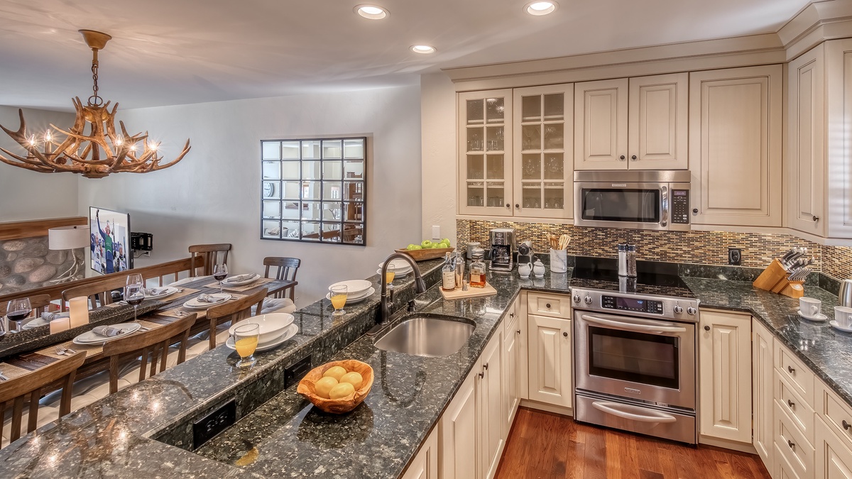 Kitchen to Dining room View