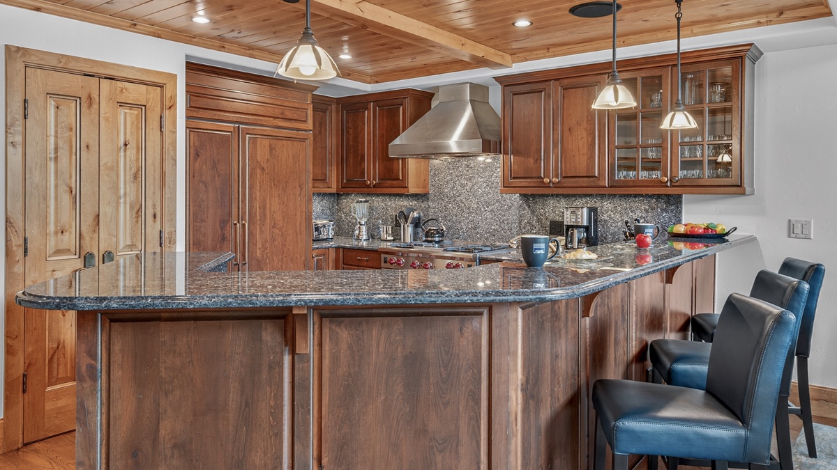 Bar Seating, Main Level