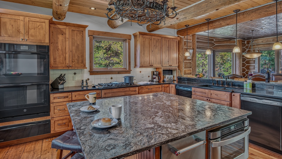 Kitchen, Main Level - Island with surrounding cabinetry