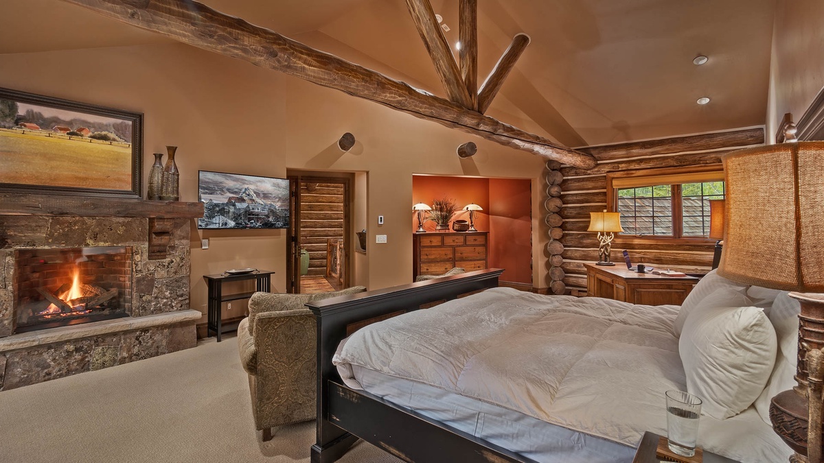 Bedroom 2, Upper Level - King suite