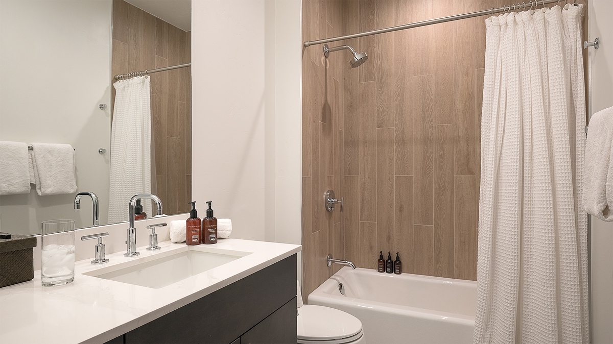 Bedroom 4, Upper Level, Principal House - Ensuite