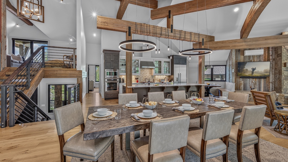 Dining Area, Upper Level - Table with seating