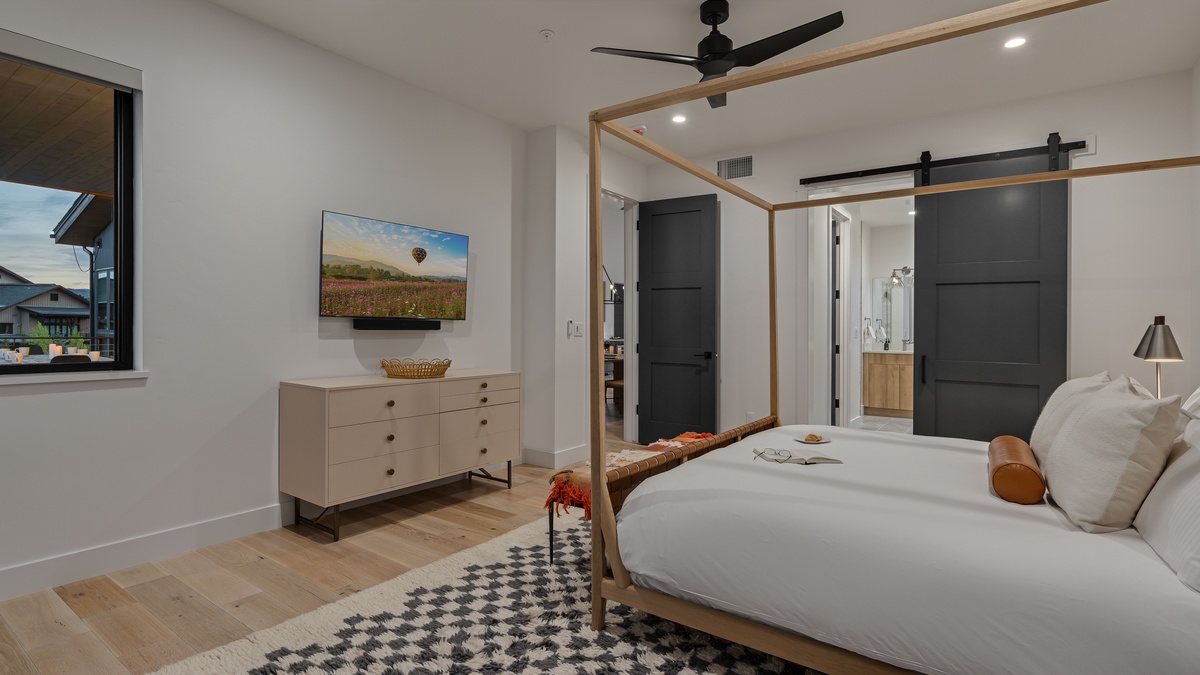 Primary king suite on main level