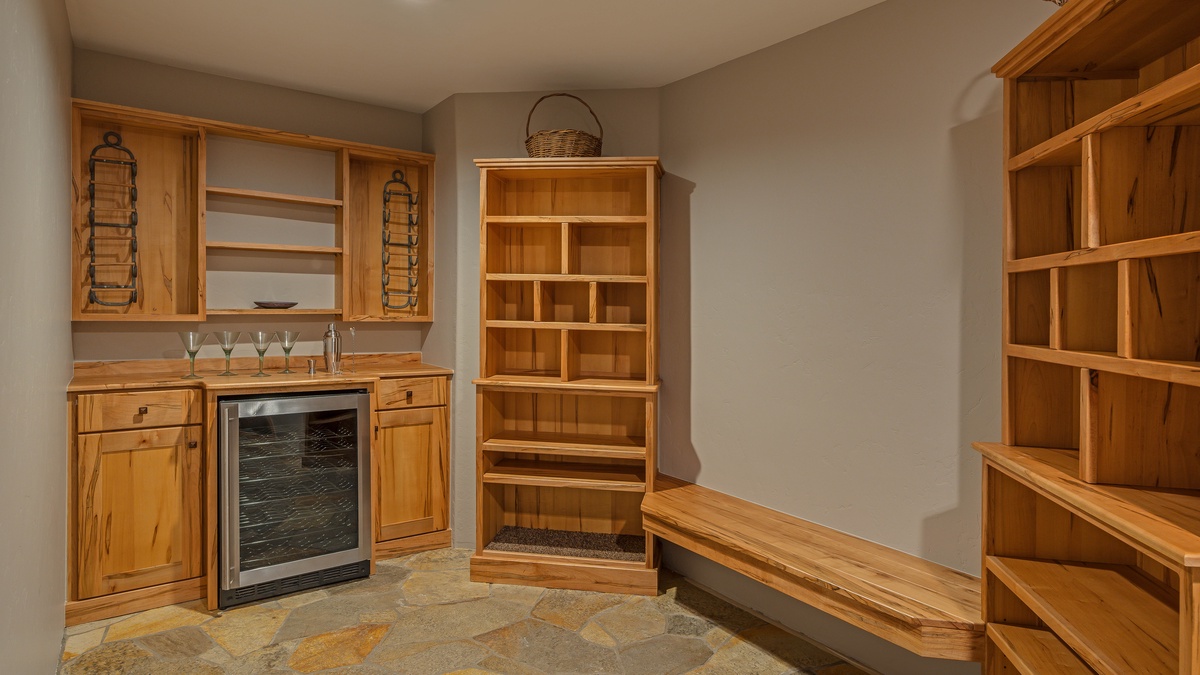 Mudroom, Lower Level