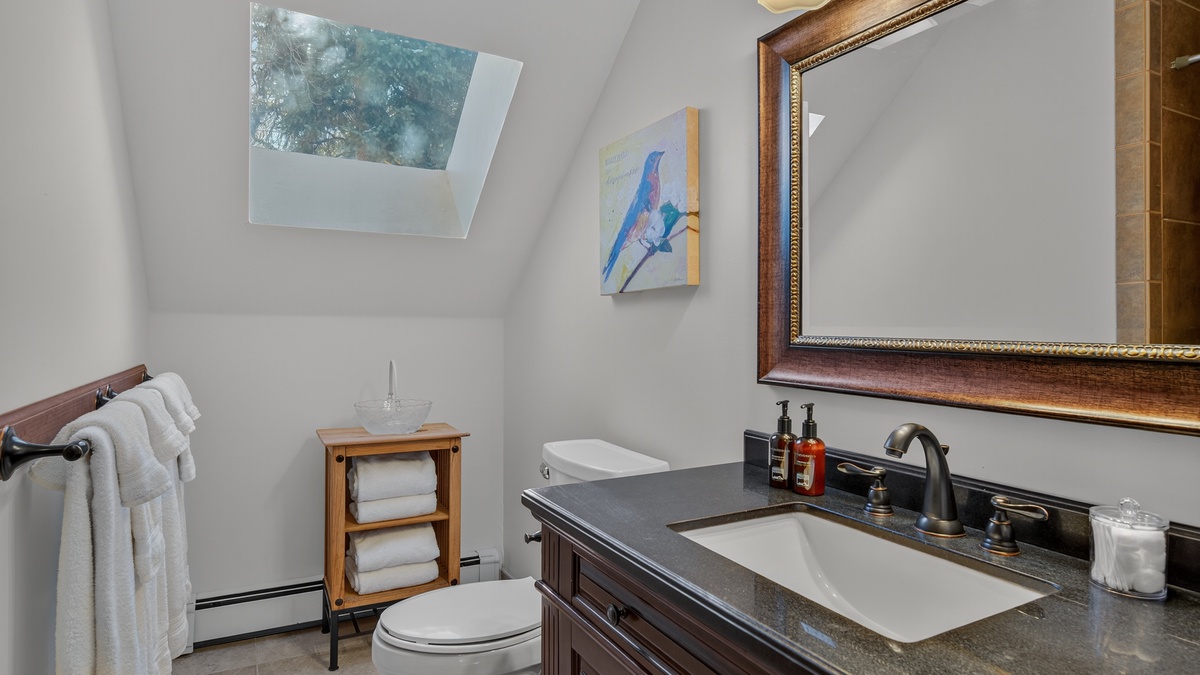 Raven's Bungalow upper bath