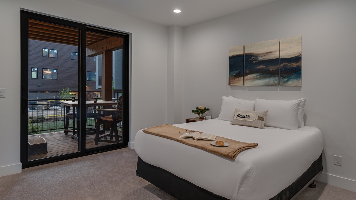 Bedroom 4, Lower Level - Queen bedroom with hot tub access