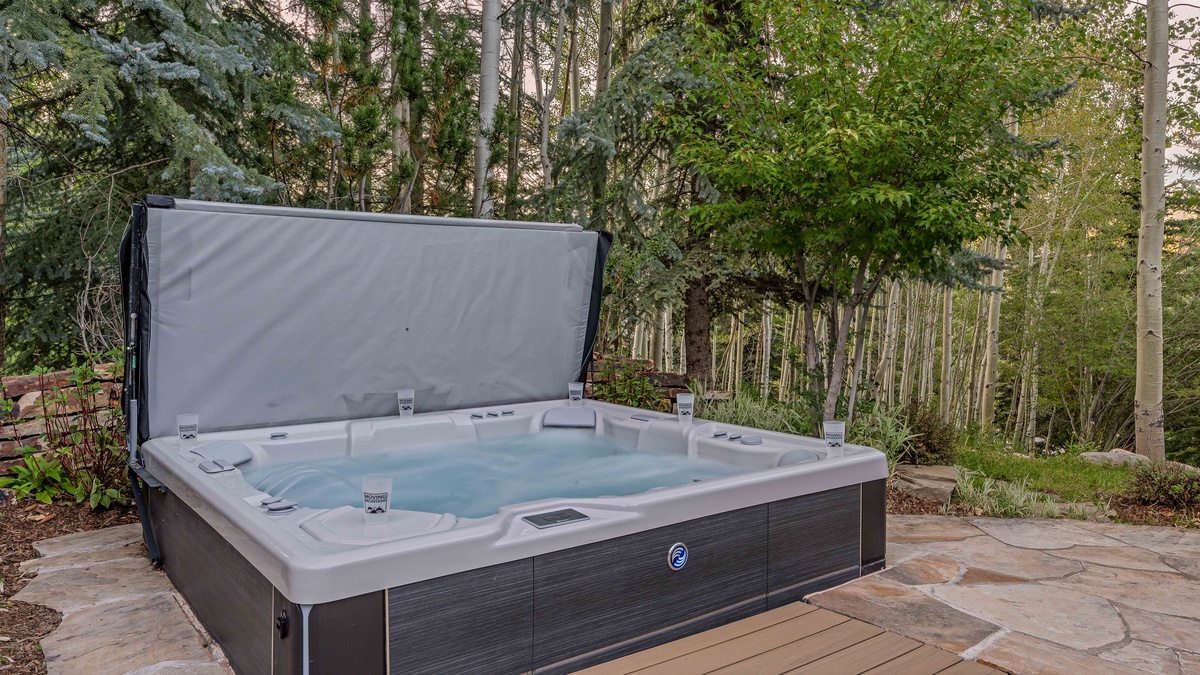 Hot tub on secluded back patio