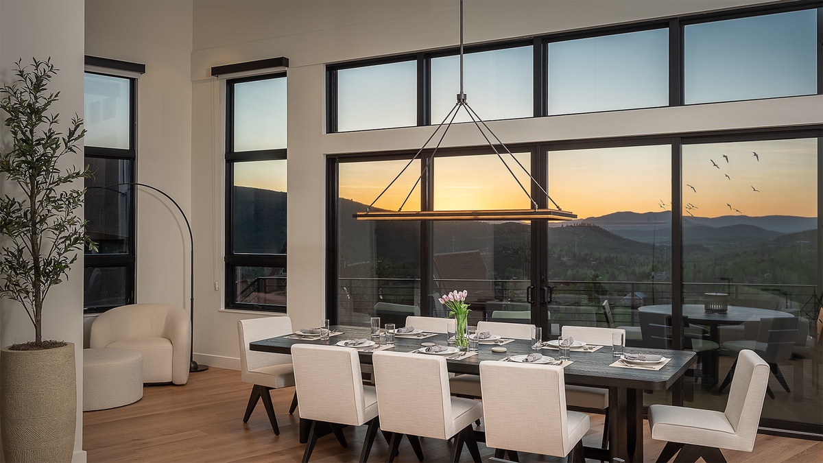 Sunset Dining, Main Level