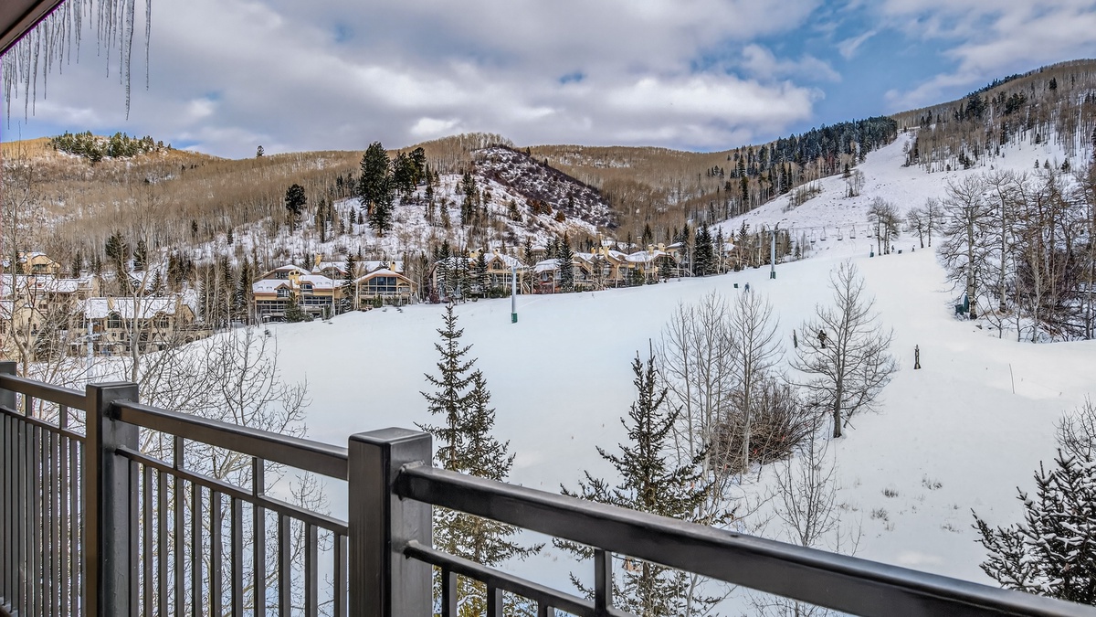 Balcony, Main Level - Overlooking the slopes
