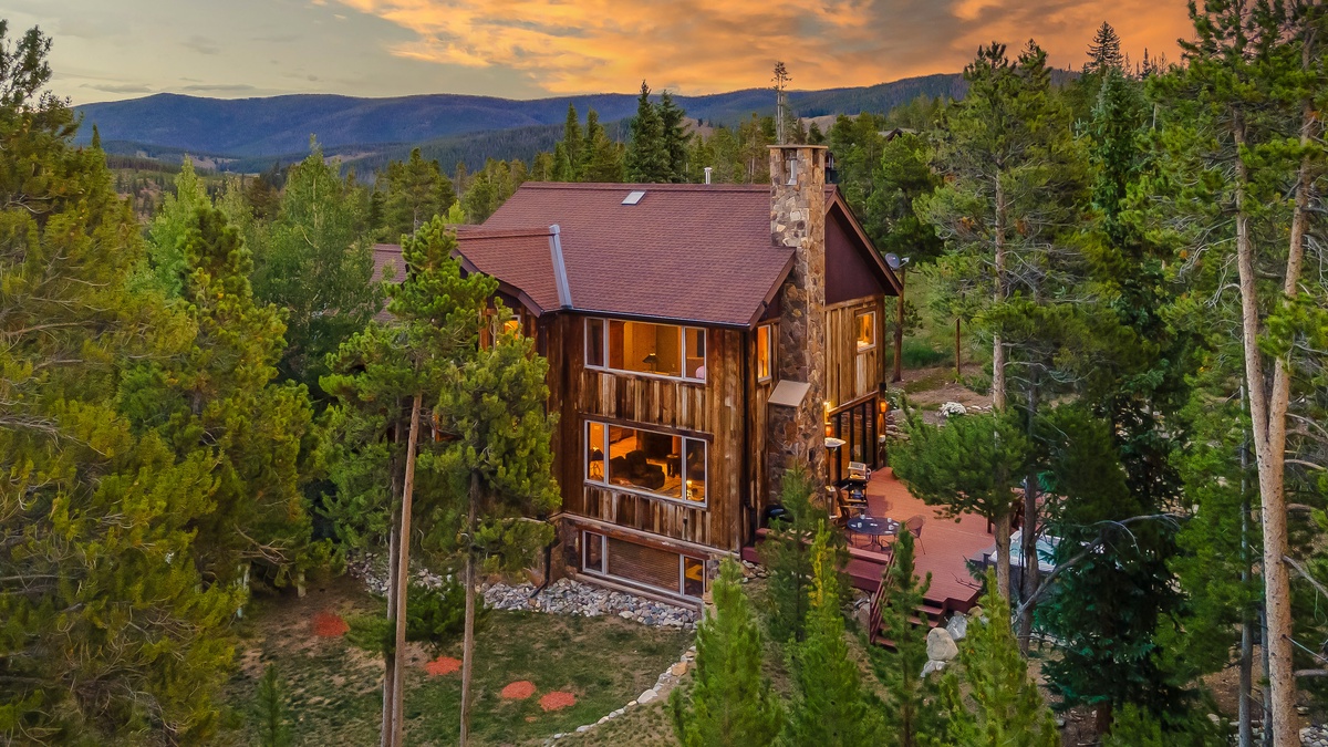 Aerial of Alpenglow Peaks Lodge in summer