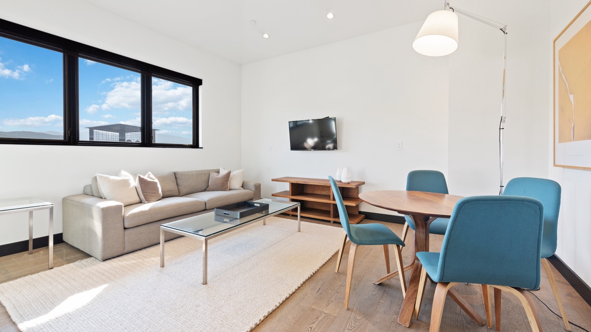 Entertainment Room, Upper Level