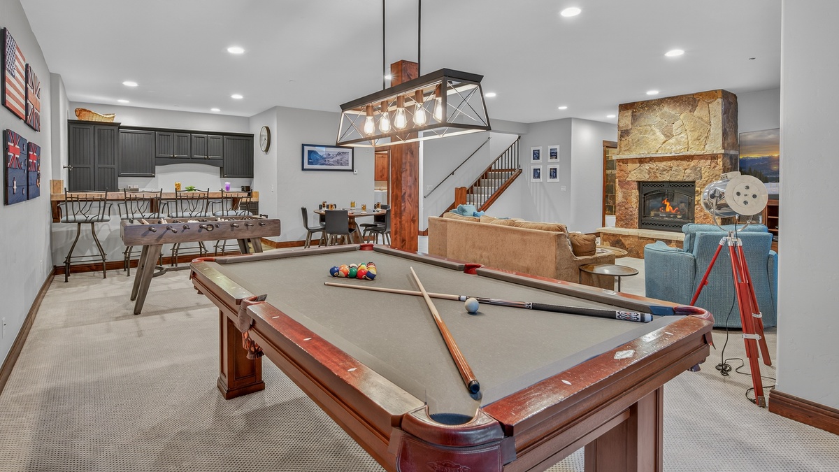 Pool table, Lower Level