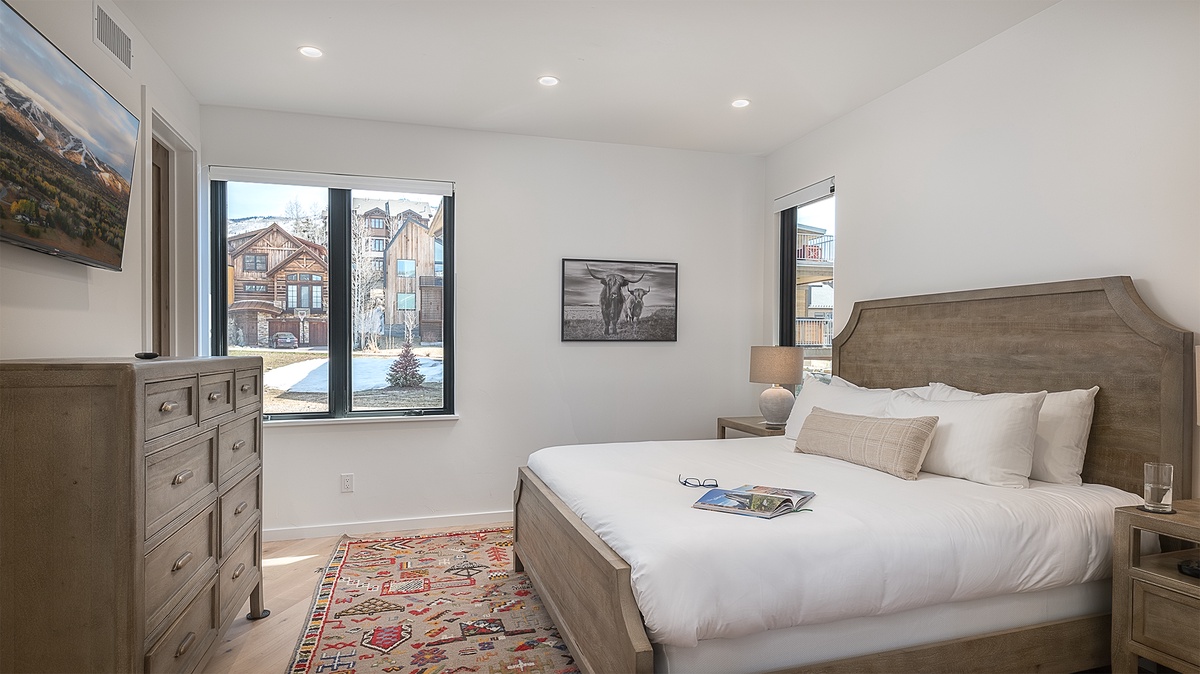 Bedroom 3, Main Level - King suite