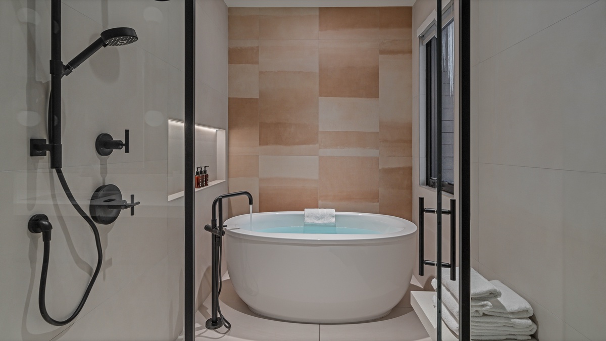 Bedroom 1, Main Level - Primary king ensuite with spa tub and shower