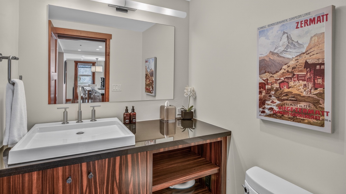 Powder Room, Main Level - Single vanity