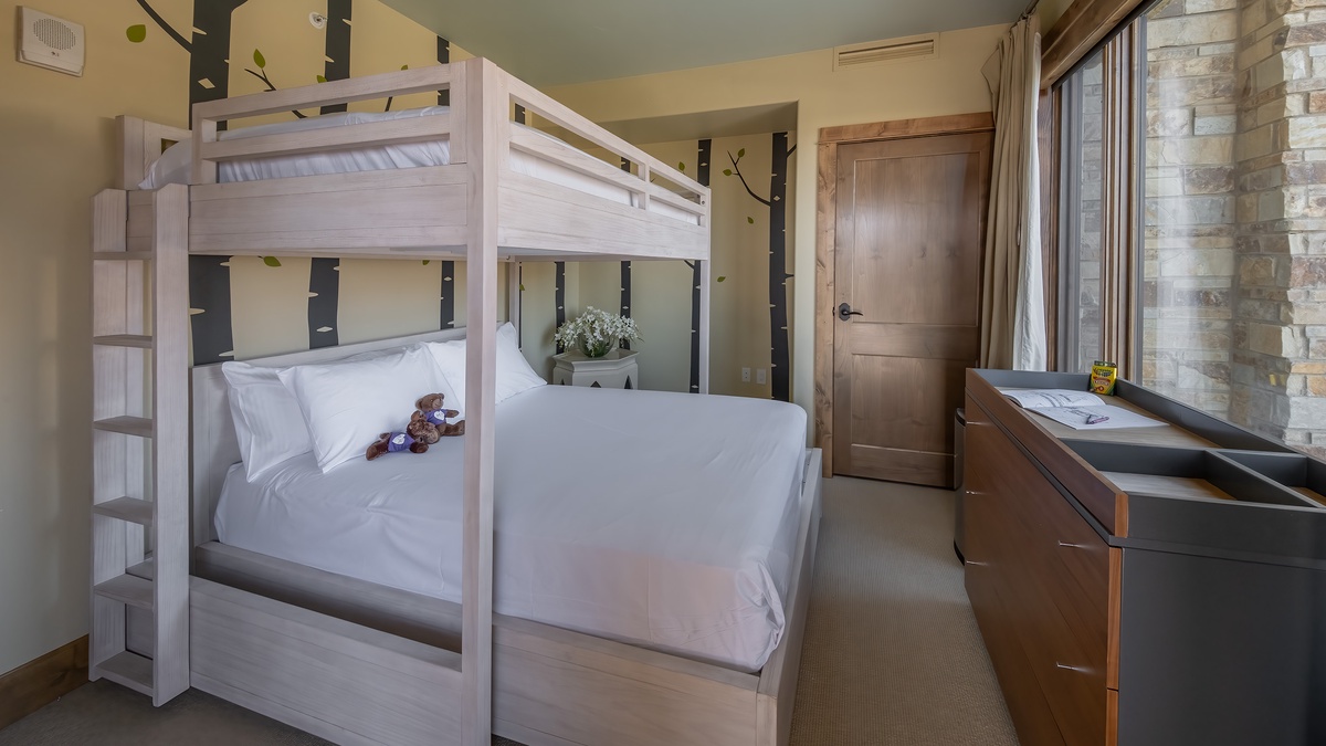 Bedroom 3, Main Level - Bunkroom with twin-over-queen bunk beds